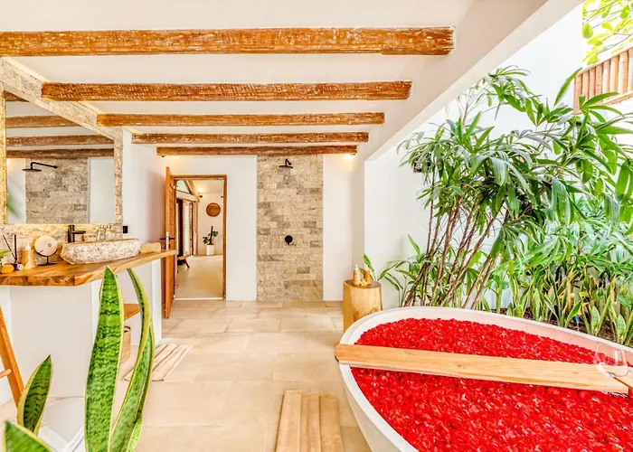 Indigo - 5-bdr With Huge Pool And Garden