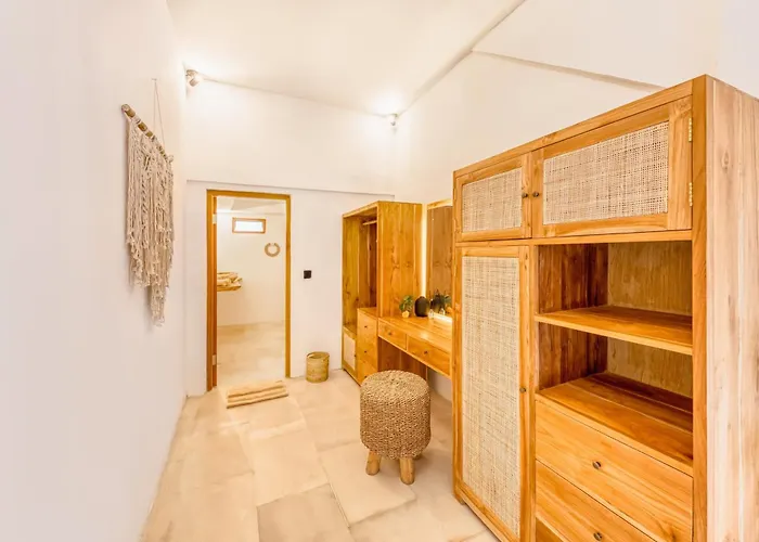 Indigo - 5-bdr With Huge Pool And Garden Villa *