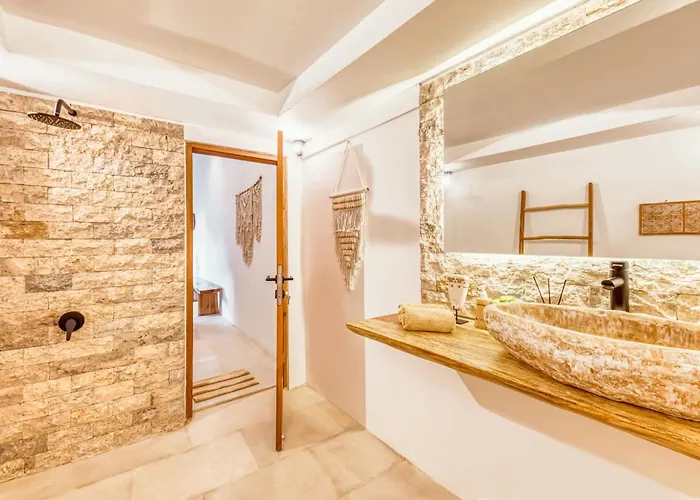 Indigo - 5-bdr With Huge Pool And Garden Villa