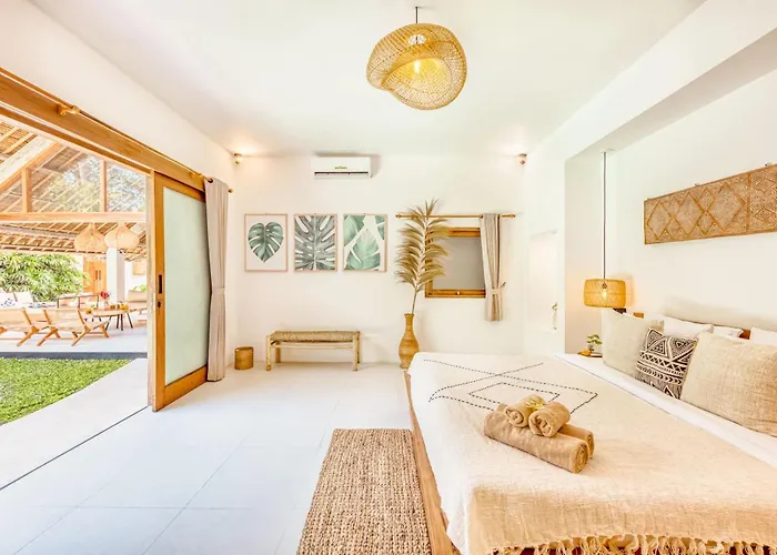 Indigo - 5-bdr With Huge Pool And Garden Villa Seminyak