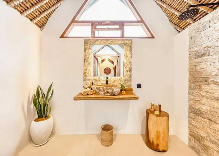 Villa Indigo - 5-bdr With Huge Pool And Garden Seminyak